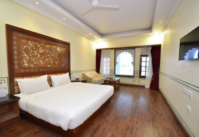 AARAM MAHAL UDAIPUR